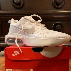 Women’s Nike Air Max Verona 9.5 NEW IN BOX